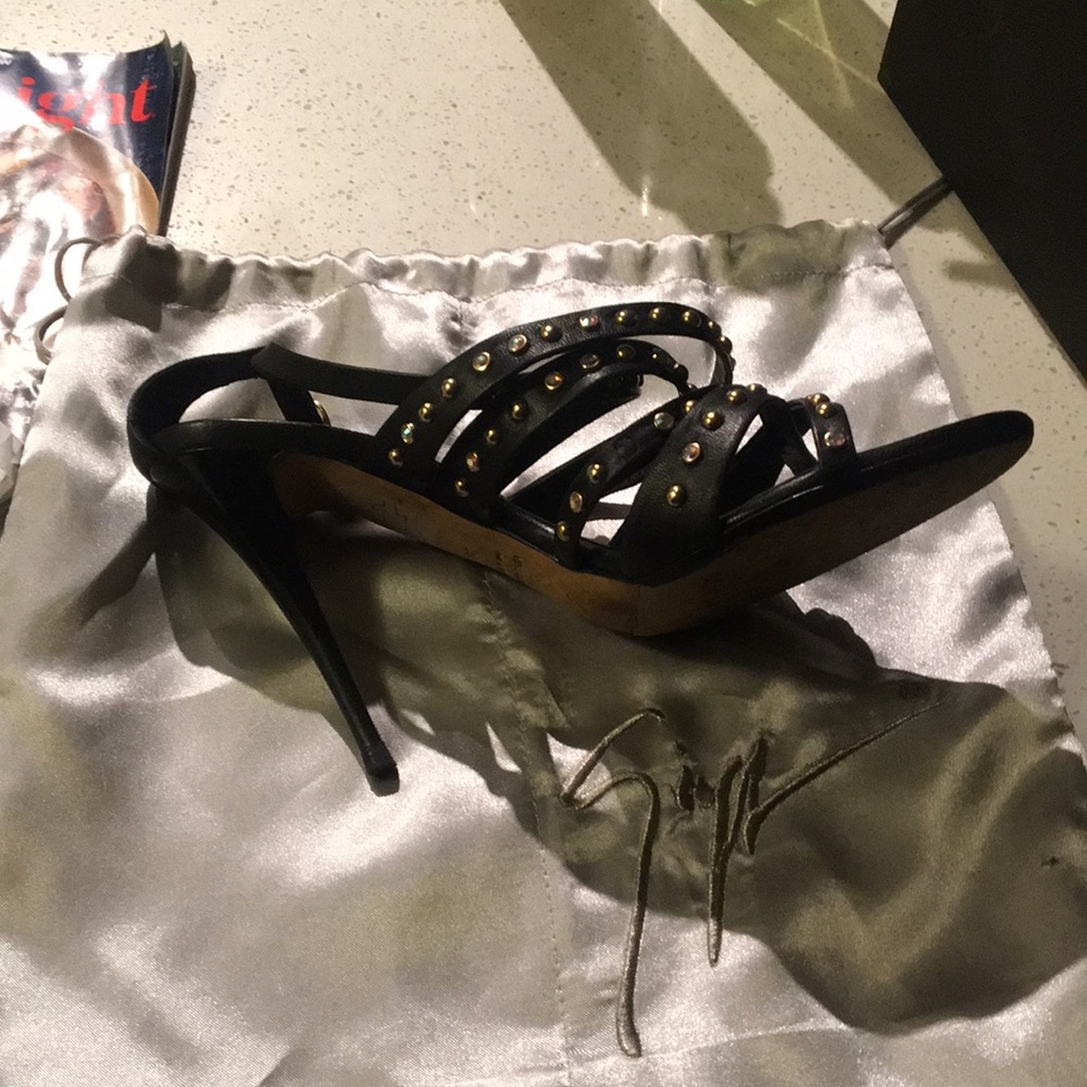 Shoe - Picture 2 of 3